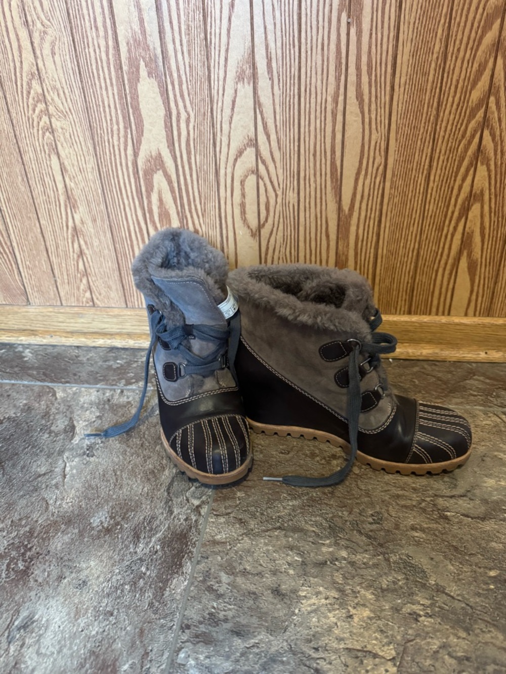 Women's Gray Faux-Fur Lace-Up Winter Boots